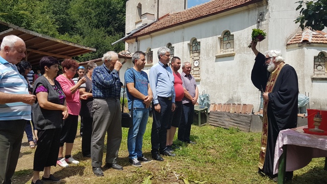 Отбелязаха храмовия празник на църквата в Оселна
