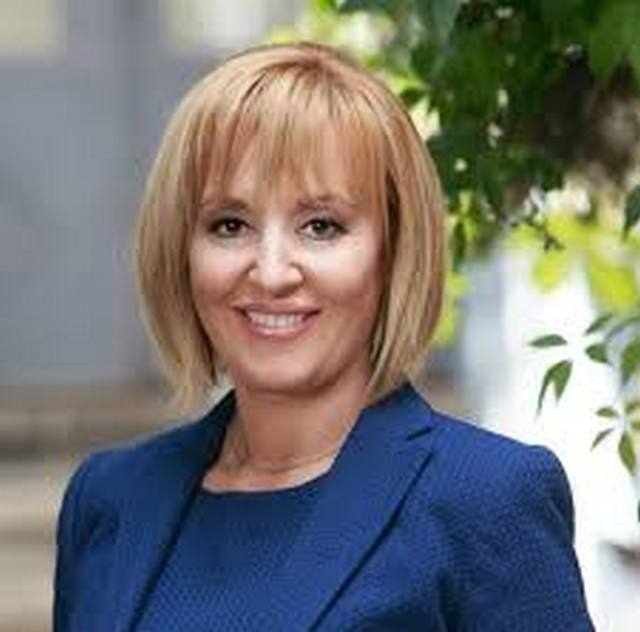 Мая Манолова пристига във Враца
