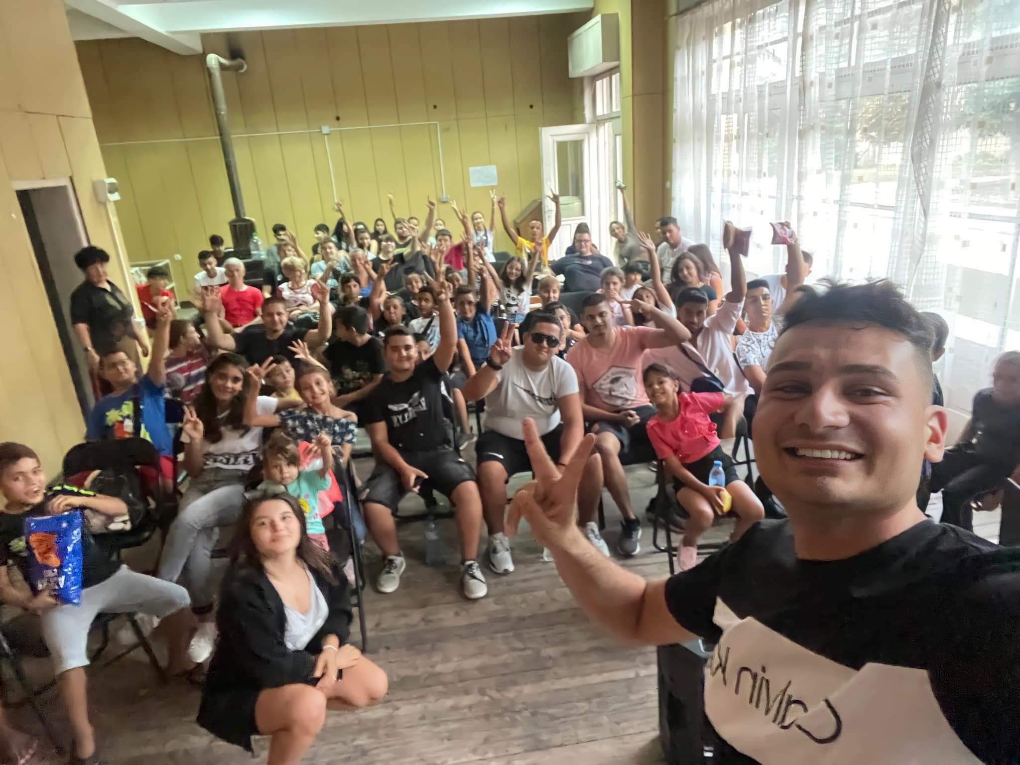 Млади хора подпомогнаха ремонта на читалище