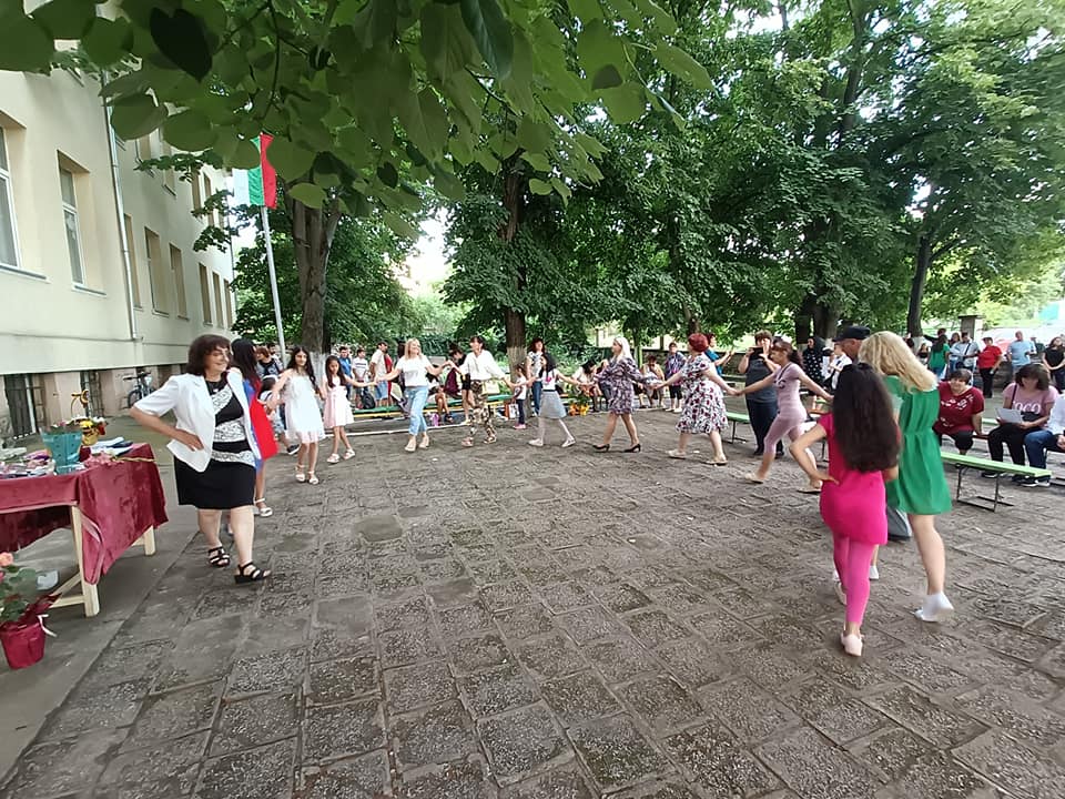 С дунавско хоро завърши учебната година в Софрониево