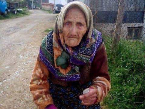 Кампания прегръща нуждаещи се възрастни в селата