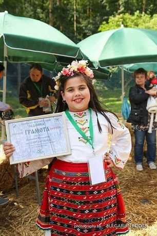 Момиче от Мездра покорява сцените с таланта си