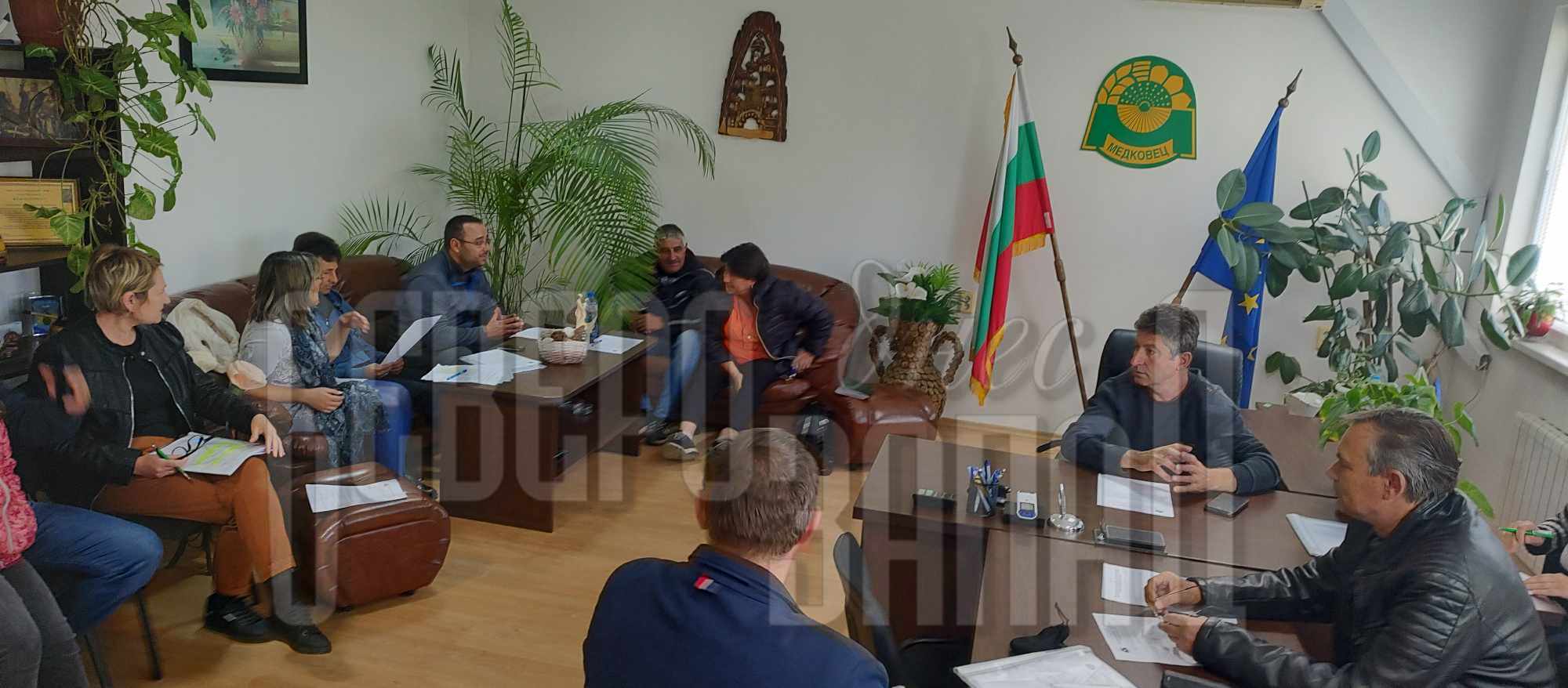 Граждански договори и спорно дарение разбуниха духовете в местен парламент