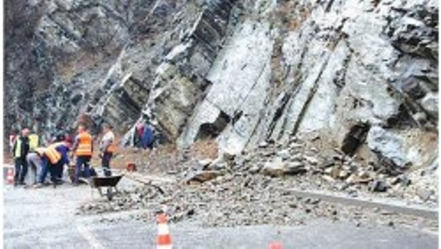Отпускат близо 800 хил. лв. в укрепване на свлачище
