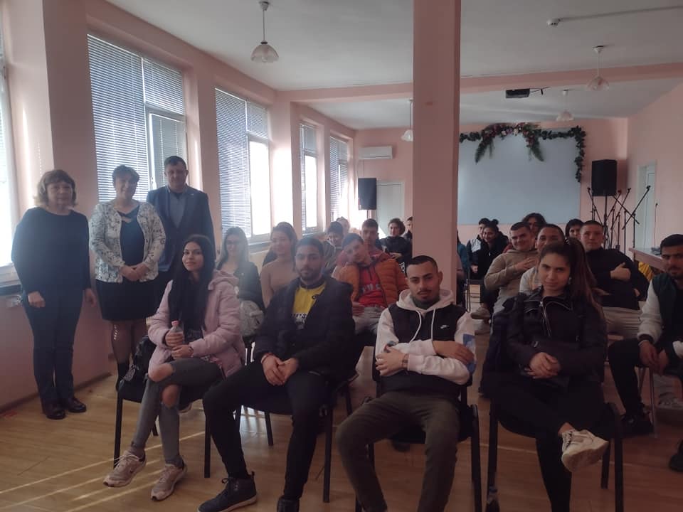 Университет ще си сътрудничи с белослатинско училище