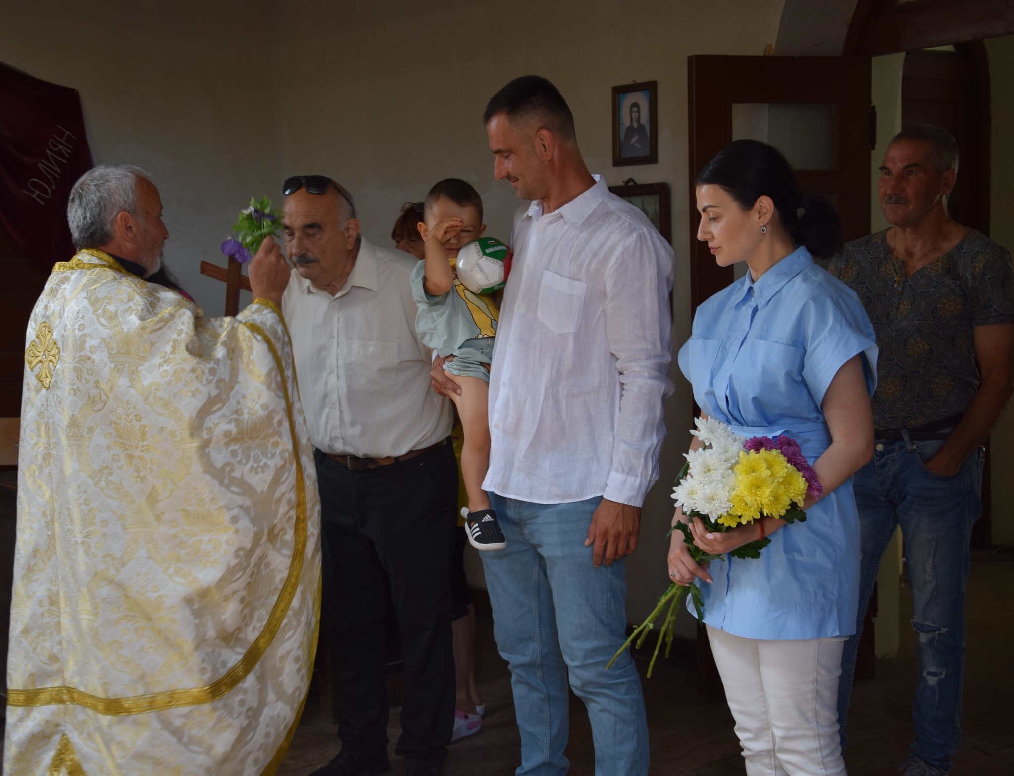 Винарово посрещна празник с тържествена литургия и курбан