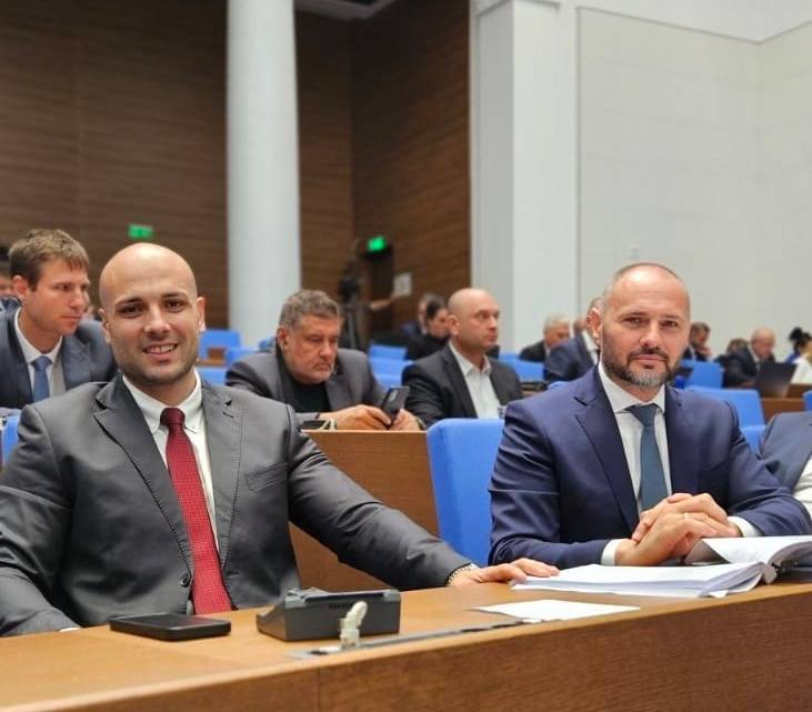 Служебен министър отговори за лоши пътища на наши депутати