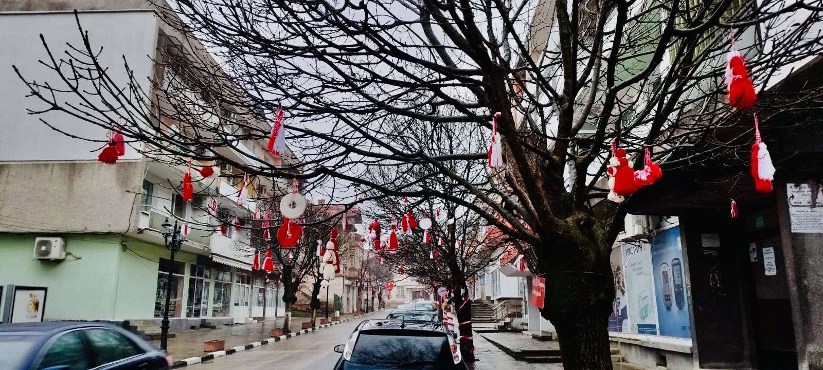 Баба Марта украси центъра на Оряхово