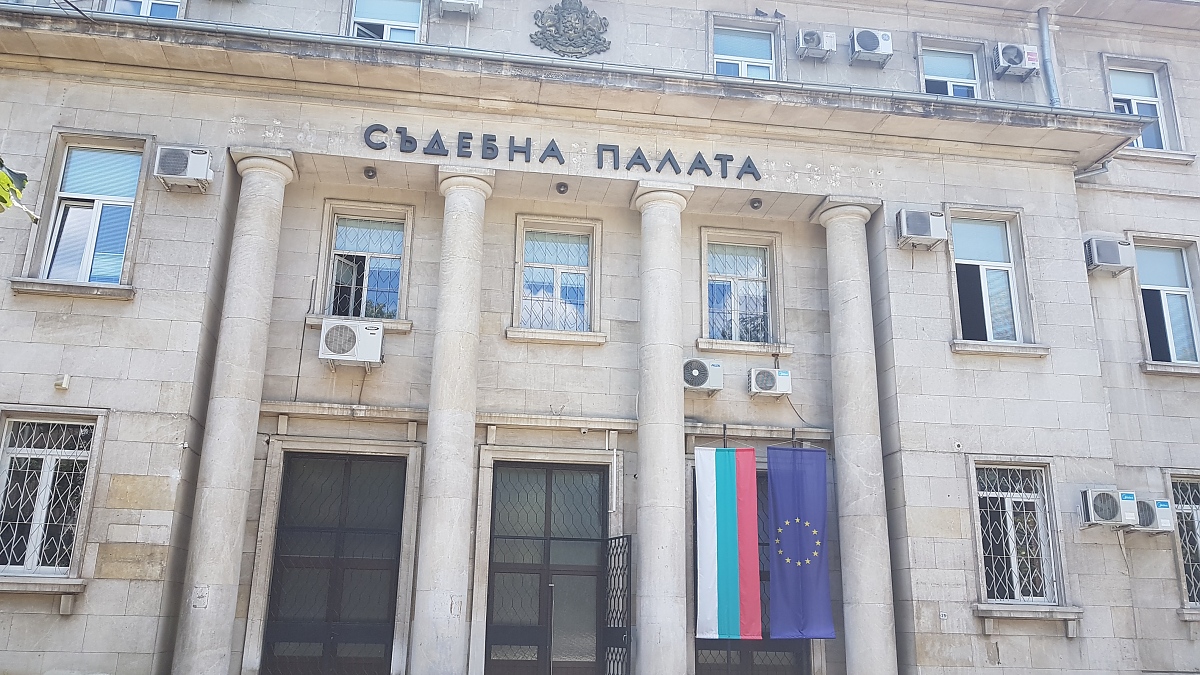 Оставиха в ареста двама мъже, обвинени в закана за убийство