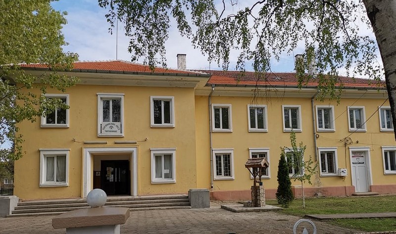 Ударно ремонтират селска библиотека