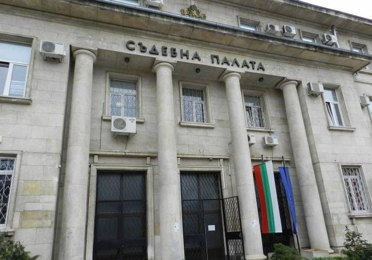 Оставиха в ареста мъж, обвинен в блудство с две деца