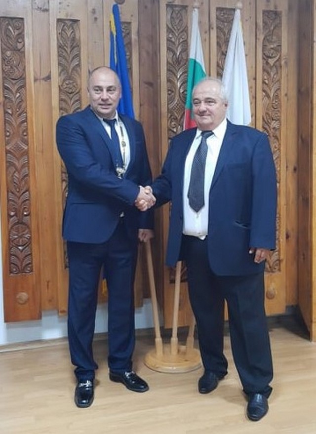 Кмет обжалва бюджета на общината си