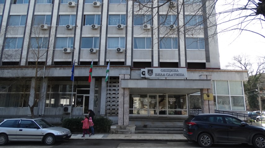 Доброволци ще пазят пенсионерите