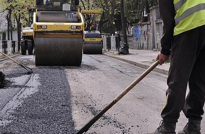 Ударно асфалтират улици в община Бойчиновци