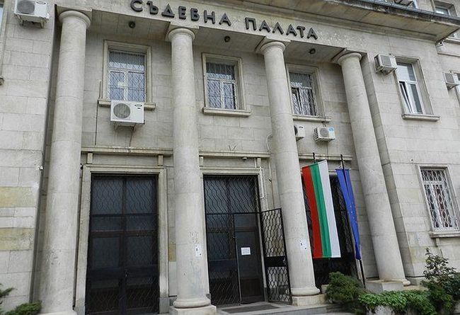 Дадоха на съд учителка от Бяла Слатина