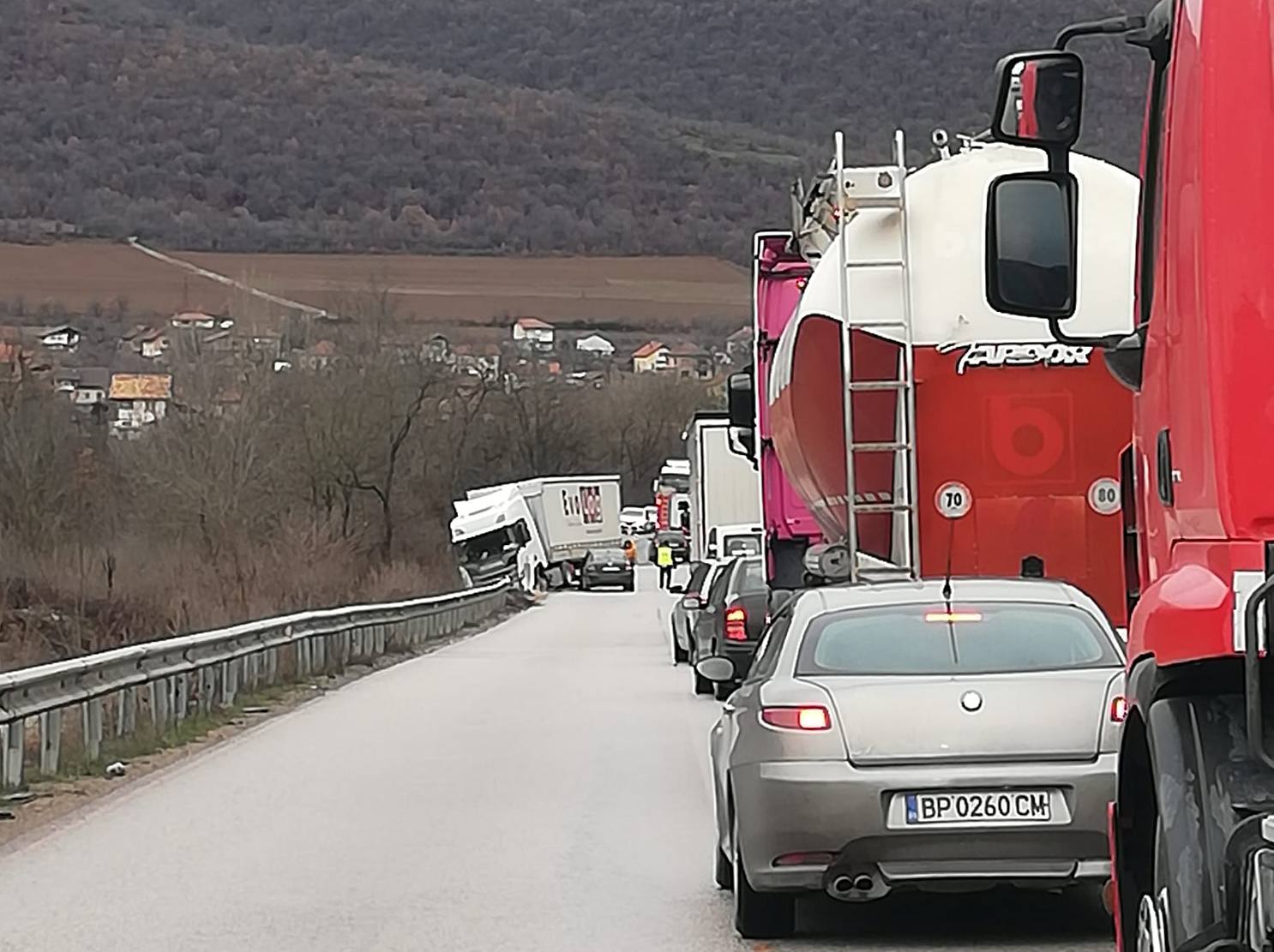 Катастрофа блокира възлов участък