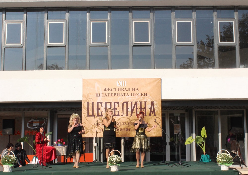 Шлагери огласиха Бяла Слатина