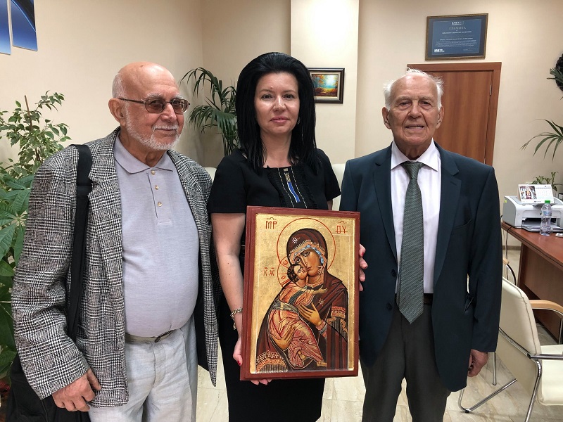 Дариха с икона кметицата на Козлодуй