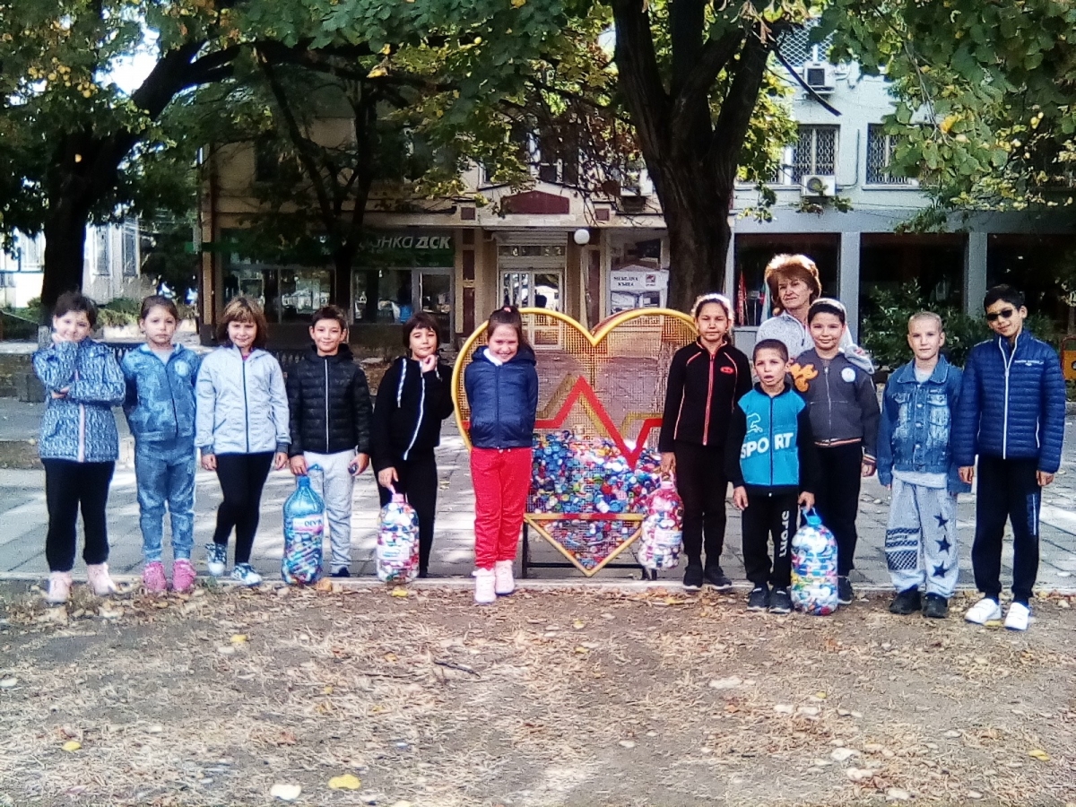 Събират капачки в две сърца в Мизия
