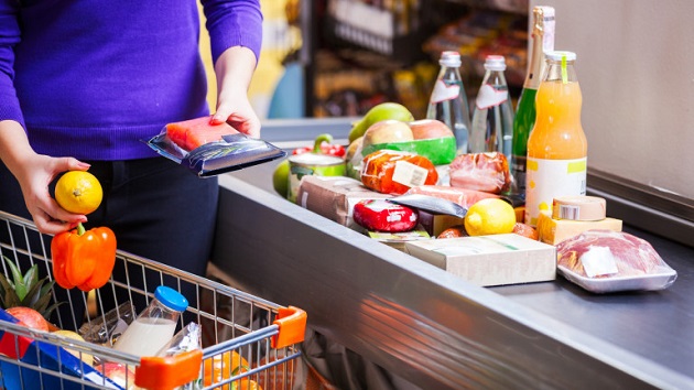 Събират продукти за бедни пред шест магазина