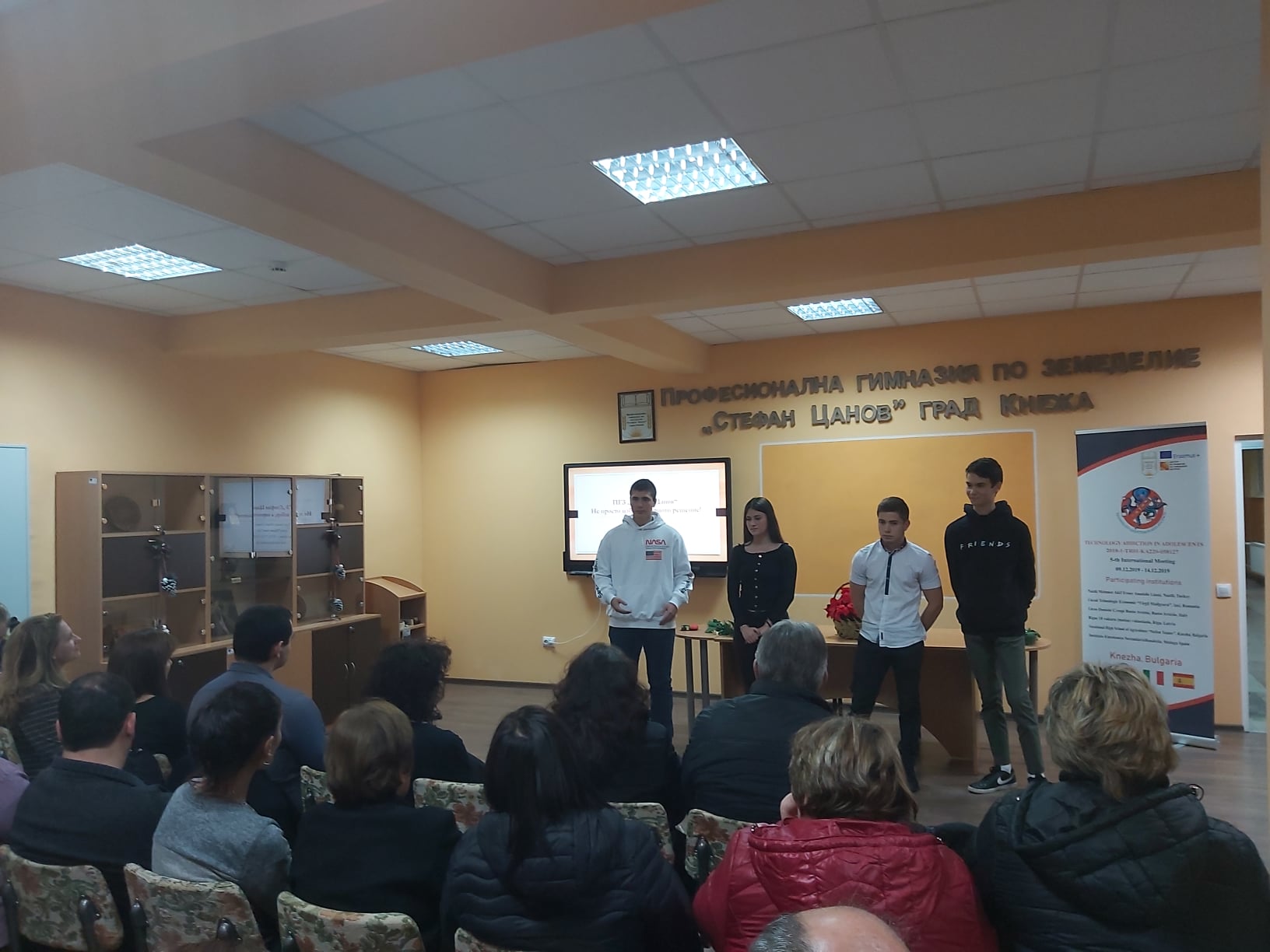 Работодатели и педагози обсъдиха план-приема в Кнежа
