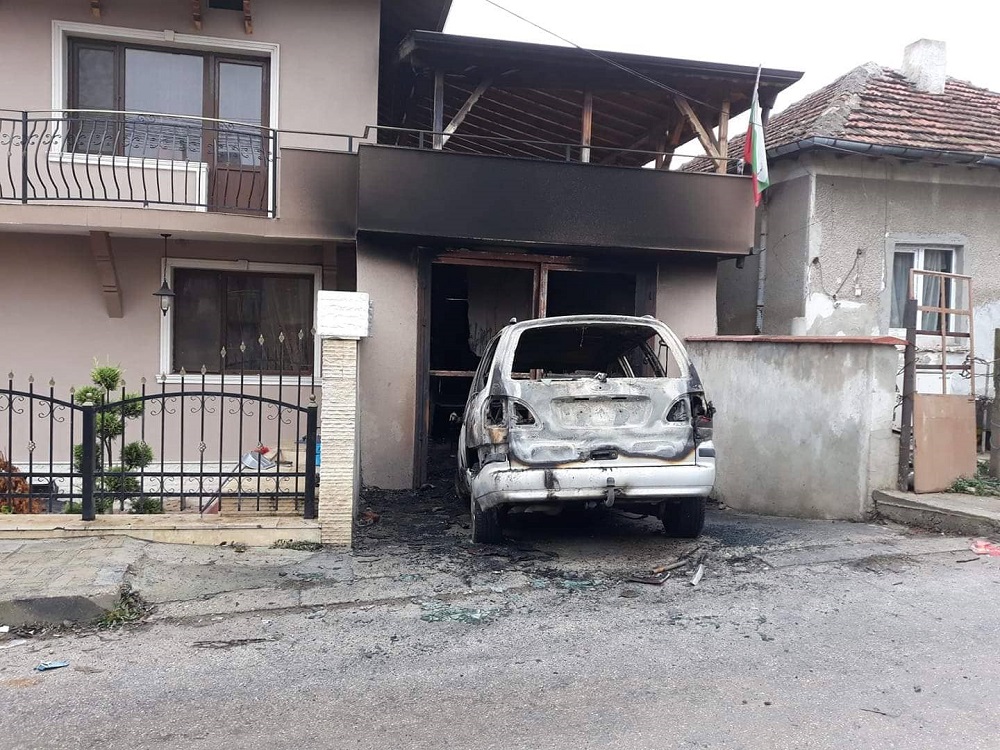 Запалиха лек автомобил в Оряхово
