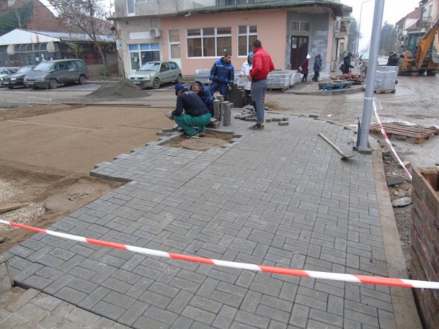 Нови тротоари в Бяла Слатина