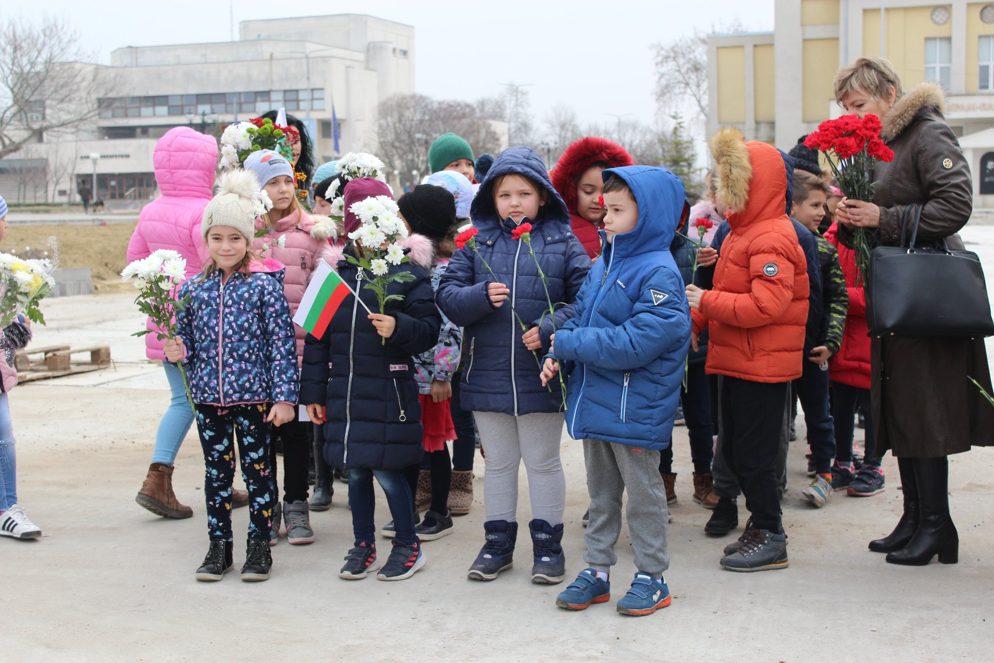 Поднесоха венци и цветя пред паметника на Левски в Козлодуй