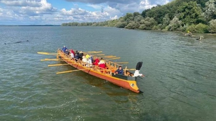 Римски кораб акостира в Ново село