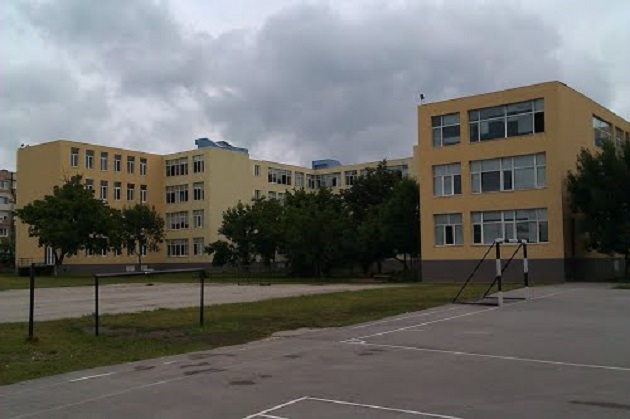 Ученици ще се фукат с нови униформи