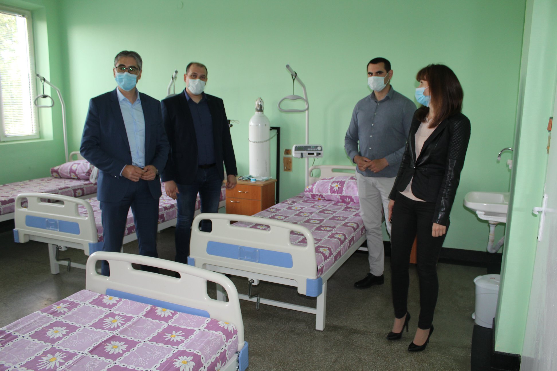 Болница оборудва отделение срещу коронавируса с дарения