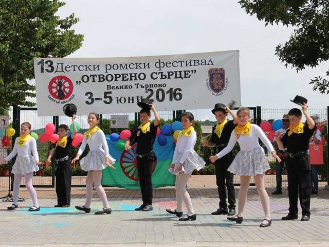 Децата на Селановци очароваха с танц на коминочистачите