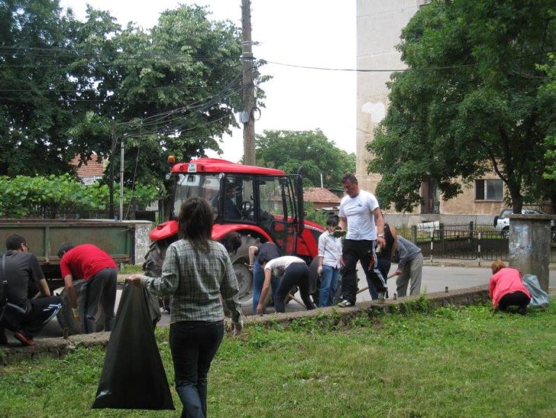 Чистенето в Бяла Слатина се превърна в празник