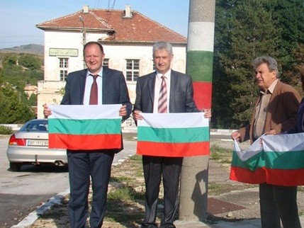 В Царевец националният флаг се вее от всеки дом