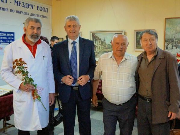 Кметът на Мездра уважи лекарите