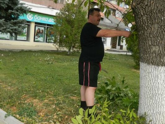 Общинска администрация Кнежа освежи предпанаирно парка в централната градска част