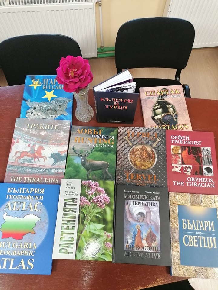 Дариха книги на читалище