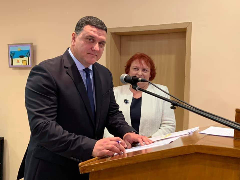 Кмет скастри пенсионери за безотговорно поведение