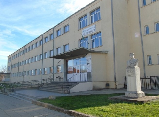 Модернизират белослатинско училище