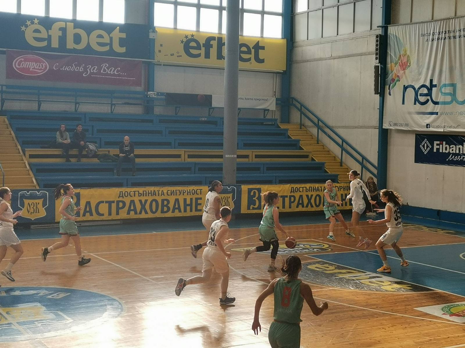 Треньори свириха мач в зала „Младост“
