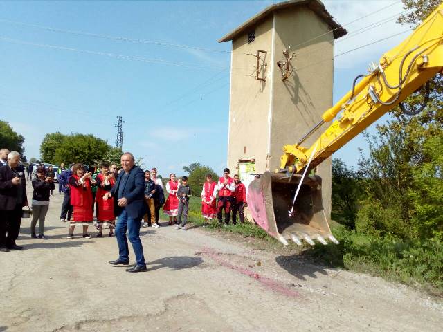 Ремонтират кошмарен път, забравен от 50 години