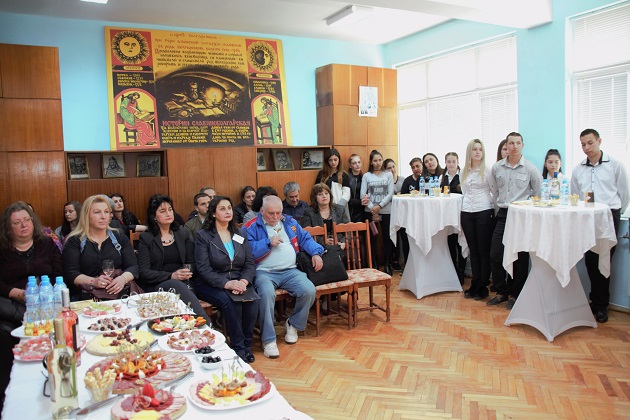 Ученици впечатлиха с урок за виното