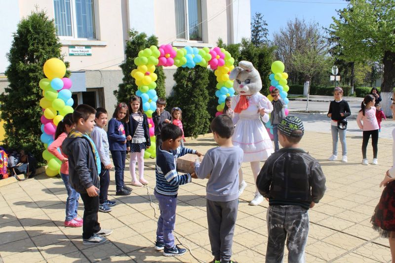 Великденско настроение завладя Кнежа