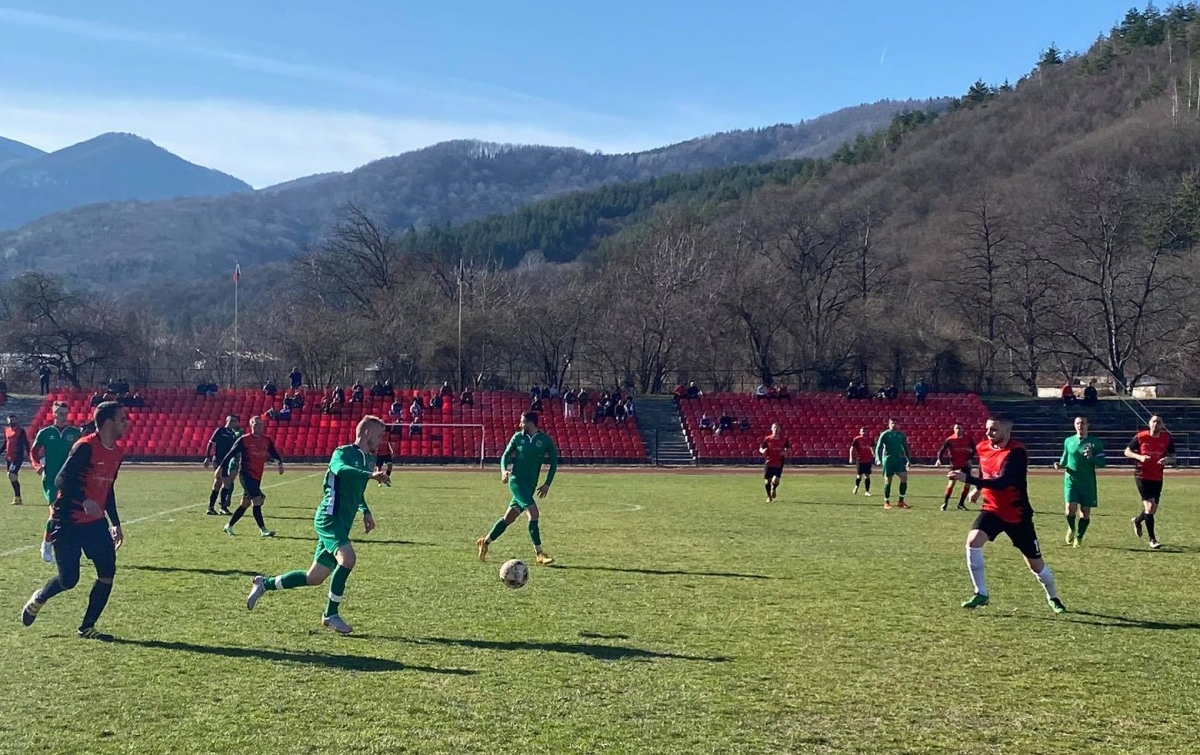 Ком победи Вихър с 2:0