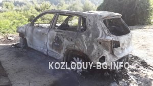 Община осъжда вандалски палеж на коли на бивш служител