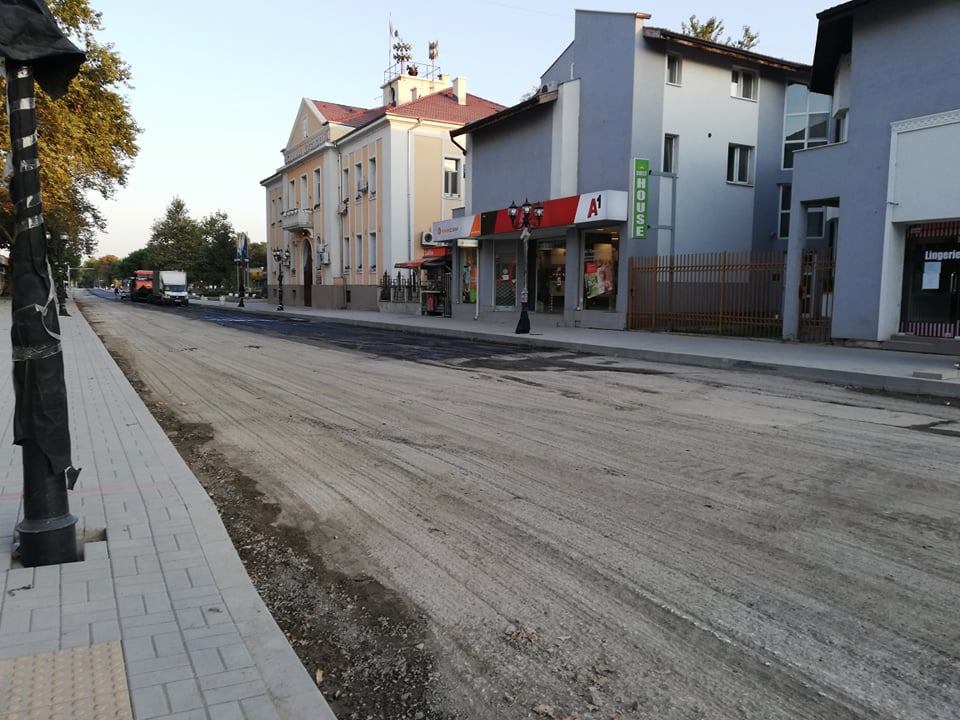 Приключва част от ремонта на главната улица в Козлодуй