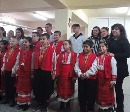 Криводолски ученици почетоха Бабинден