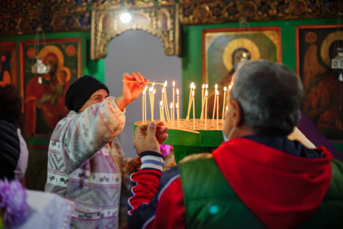Отвори врати обновеният храм в Крета