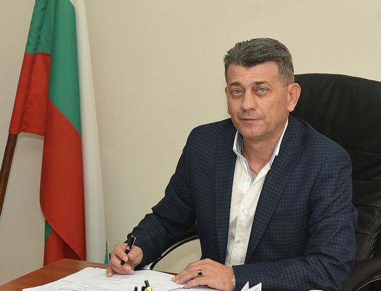 На Великден да запалим свещ и се помолим вкъщи, за хората, които обичаме и за изцеление на болните