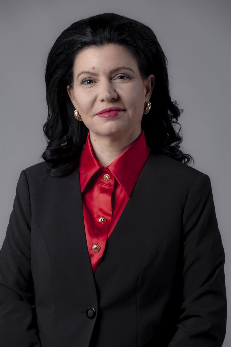 Маринела Николова: Жените решаваме леко конфликти, даваме стабилност и сигурност